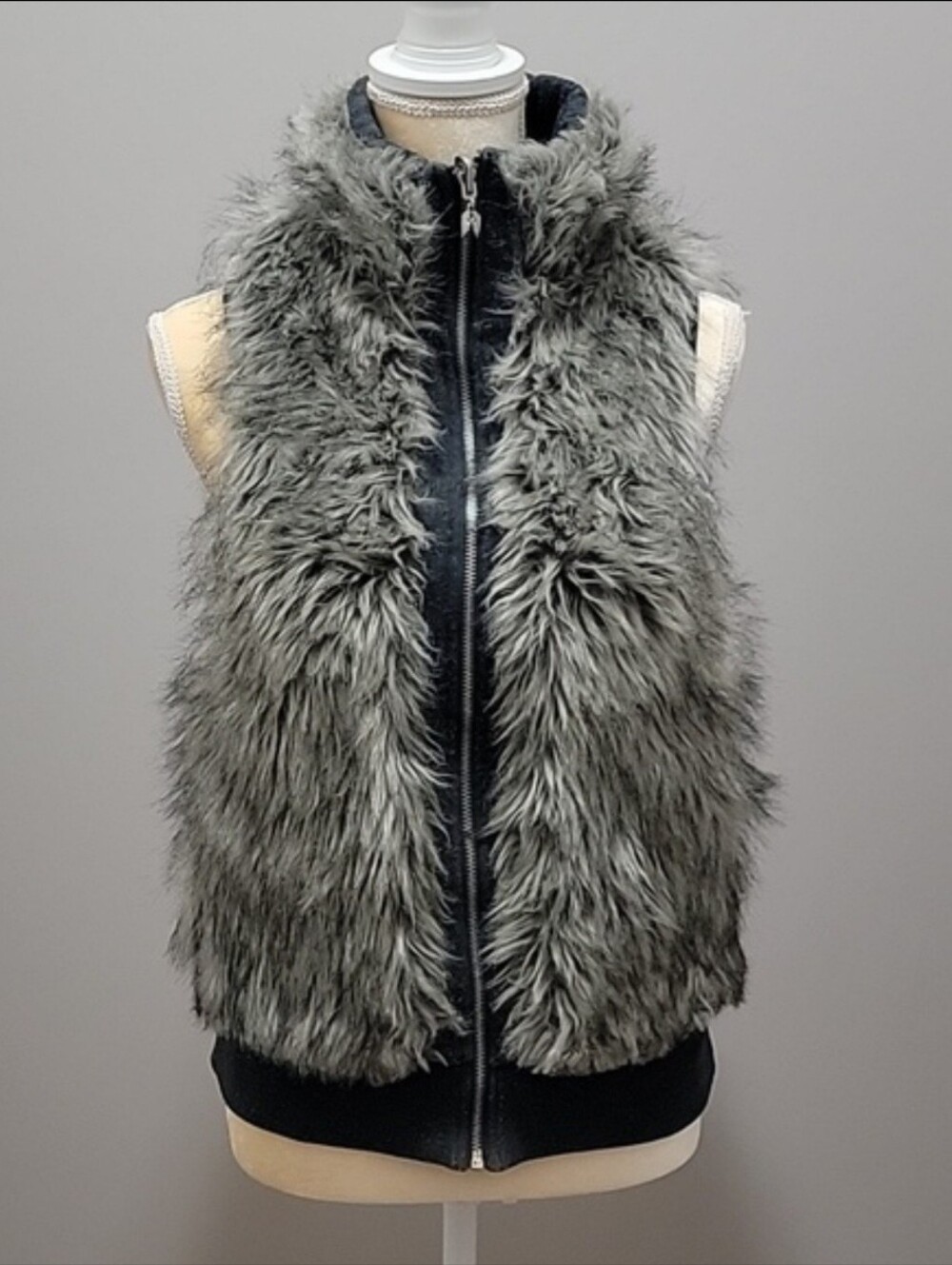 VTG 2015 Victoria's Secret Reversible Faux Fur Fleece Vest XS Charcoal Wing